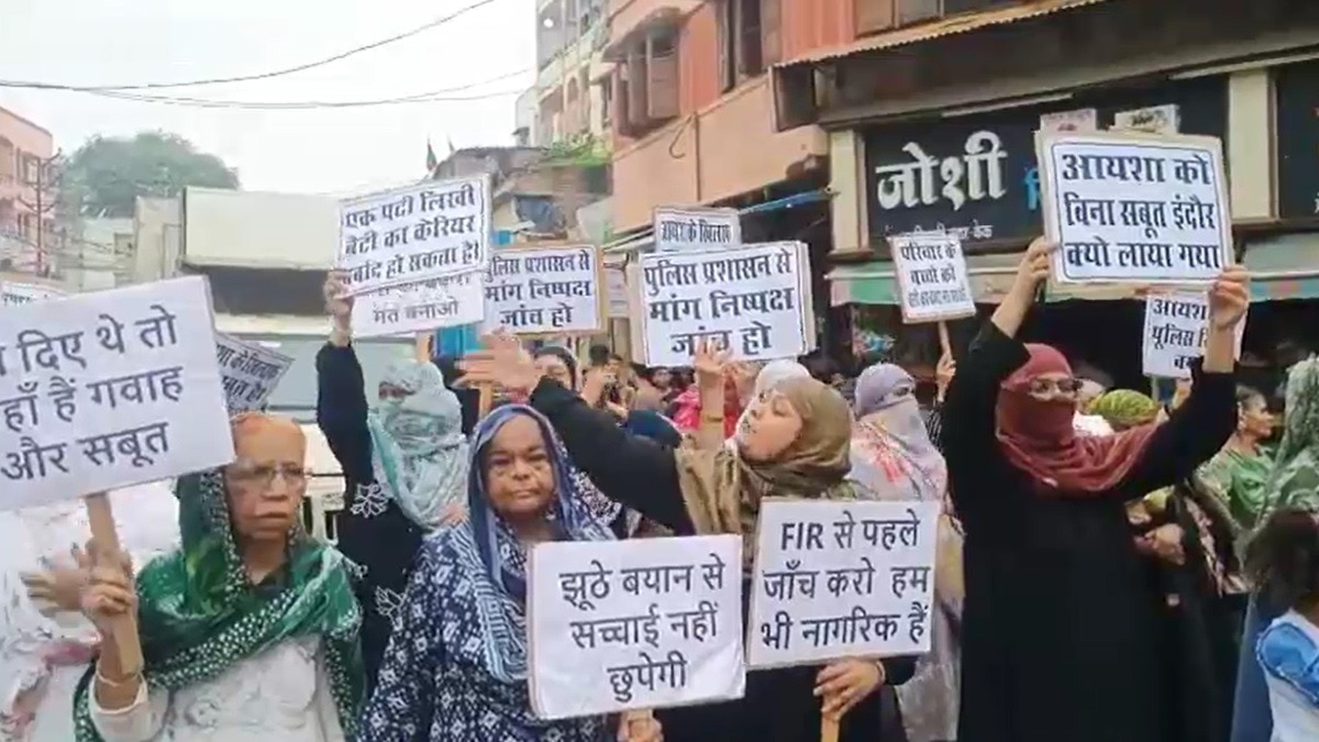 अनवरी कादरी के समर्थन में उतरी मुस्लिम महिलाएं.