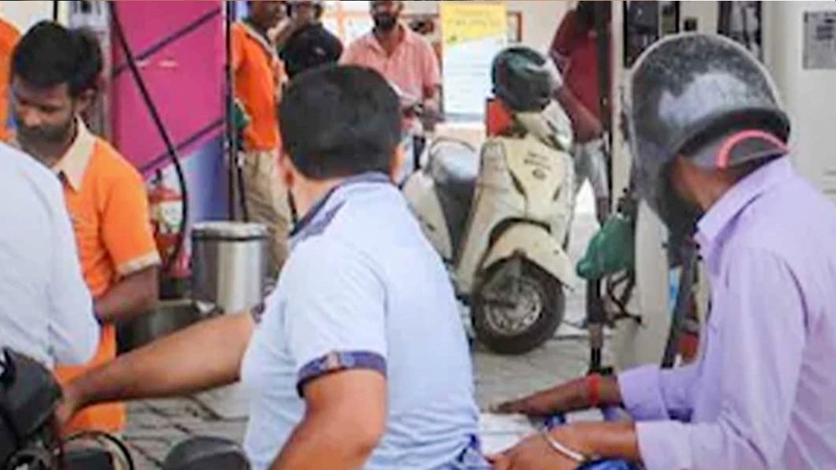 इंदौर और भोपाल में बिना हेलमेट नहीं मिलेगा पेट्रोल. (सांकेतिक तस्वीर)
