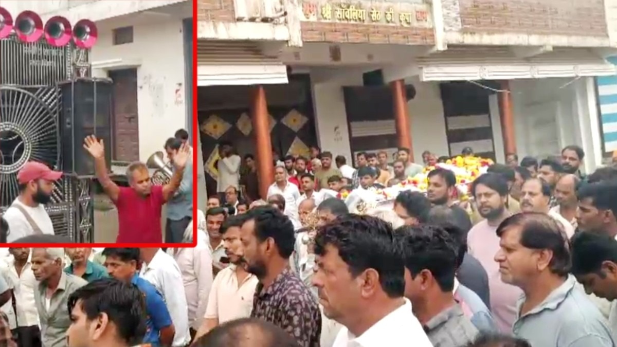 दोस्त की शवयात्रा में नाचे अंबालाल. 