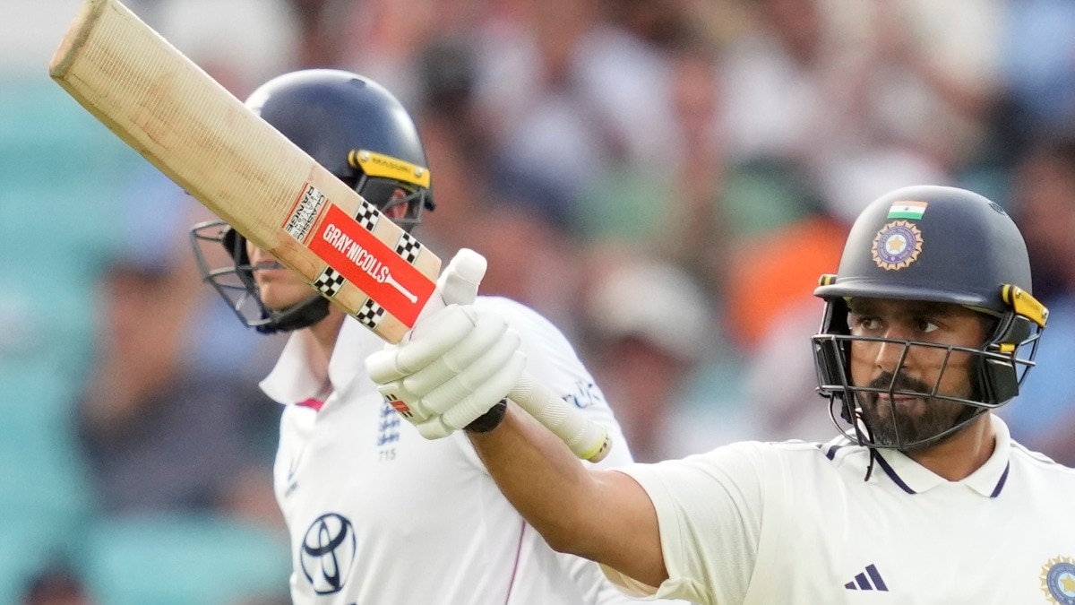 लंदन के ओवल में इंग्लैंड के खिलाफ पांचवें टेस्ट के पहले दिन अर्धशतक के बाद करुण नायर.(Photo: PTI)    