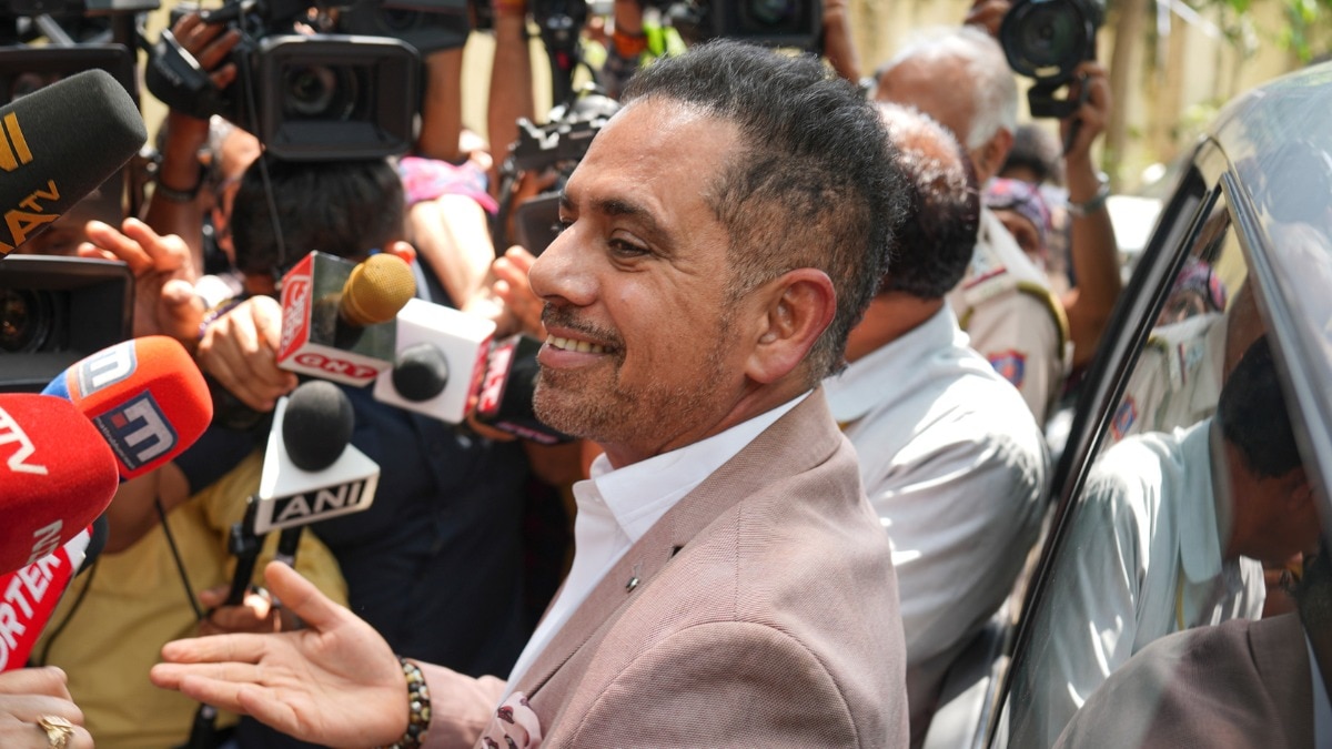 गुरुग्राम लैंड डील केस में रॉबर्ट वाड्रा को कोर्ट का नोटिस (Photo: PTI)