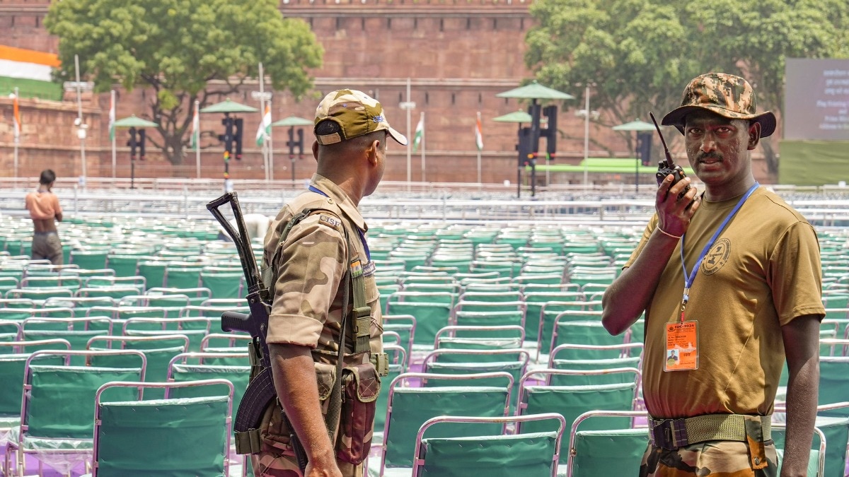 स्वतंत्रता दिवस से पहले दिल्ली में अलर्ट मोड पर सुरक्षाकर्मी (File Photo: PTI)