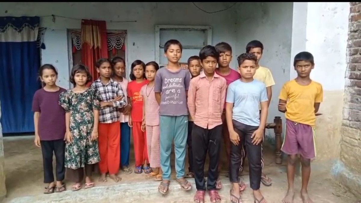 मोहम्मद सलाउद्दीन ने हिंदू छात्रों को उर्दू पढ़ने के लिए मजबूर किया.(Photo: Ritik Rajput/ITG)