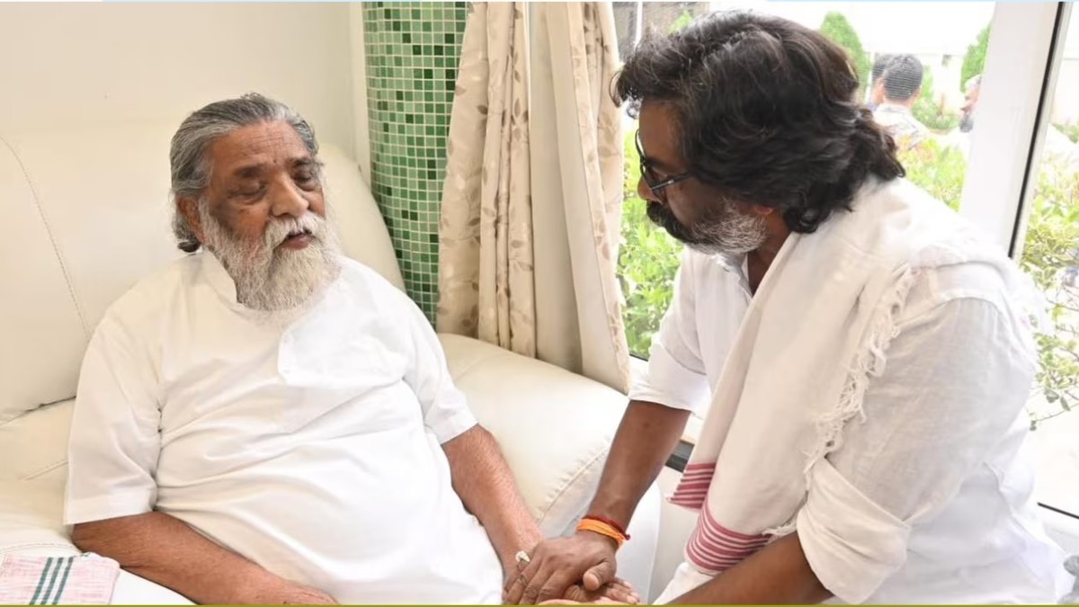 झारखंड के पूर्व मुख्यमंत्री शिबू सोरेन (L) का 81 वर्ष की उम्र में 4 अगस्त, 2025 को निधन हो गया. (Photo: X/@JMM)