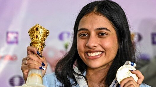  दिव्या देशमुख ने विश्व कप जीतकर शतरंज में भारत की बादशाहत में एक और सितारा जोड़ दिया. (PTI)