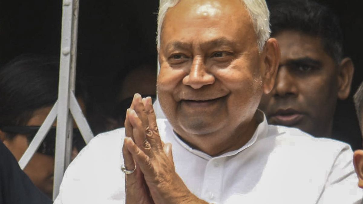 nitish kumar folded hands