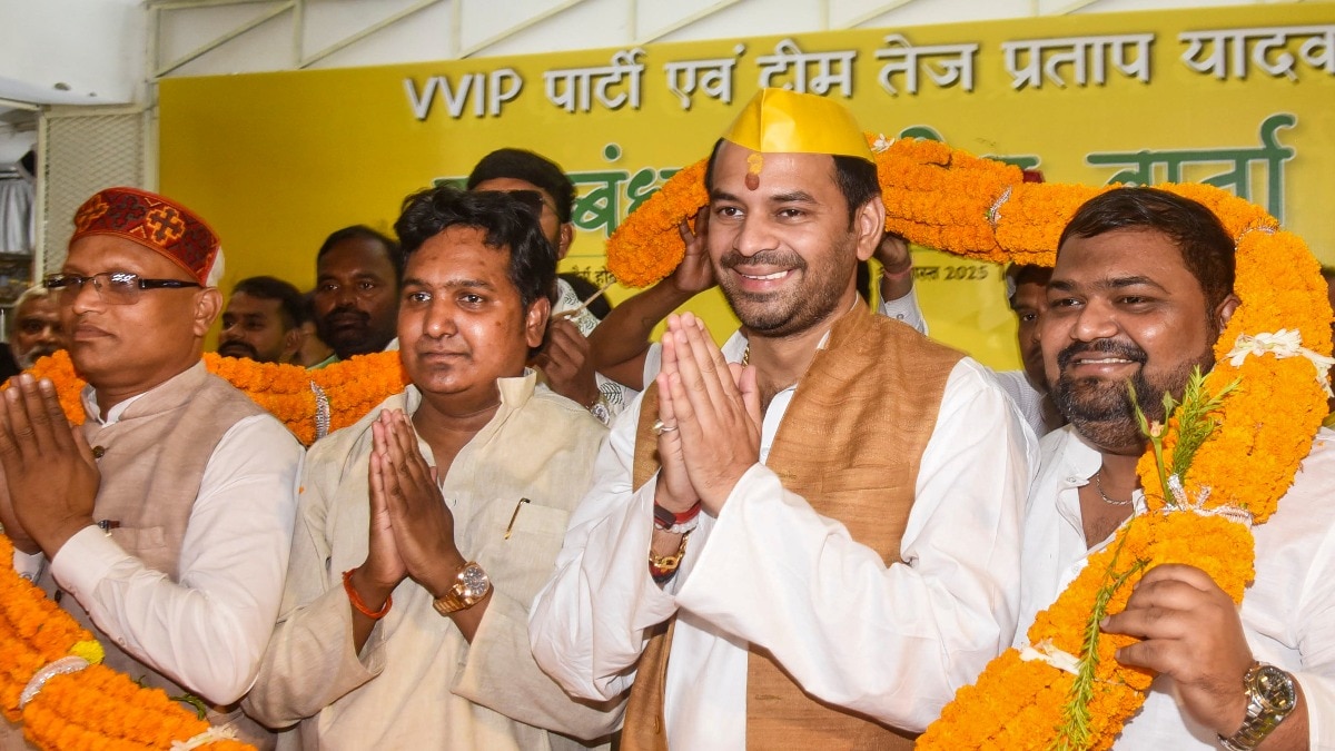 VVIP के साथ गठबंधन की घोषणा के बाद प्रेस कॉन्फ्रेंस के दौरान तेज प्रताप यादव. PHOTO PTI