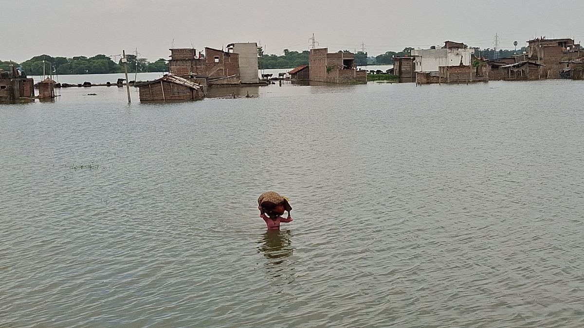 बाढ़ से भागलपुर और मुंगेर में जनजीवन अस्त-व्यस्त. (Photo: ITG)