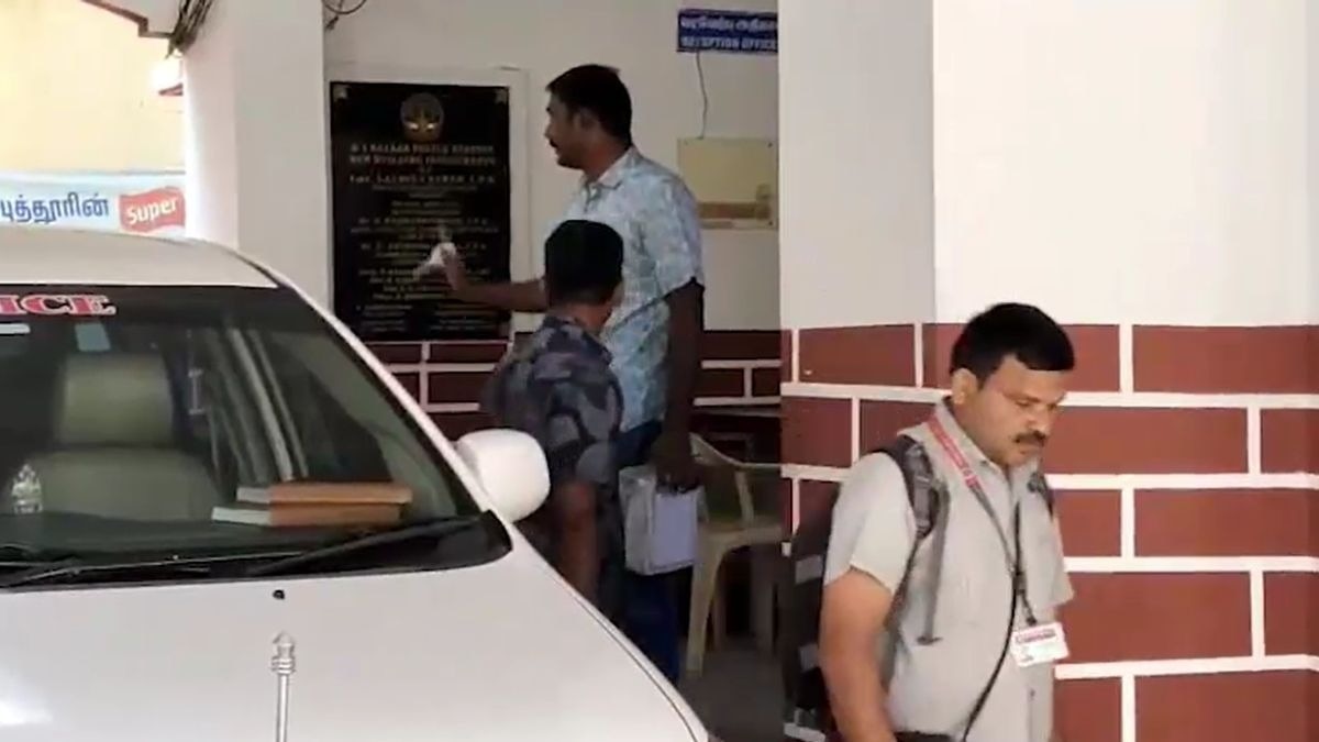 सब इंस्पेक्टर के कमरे में फरियादी ने की आत्महत्या. (Photo: Screengrab)