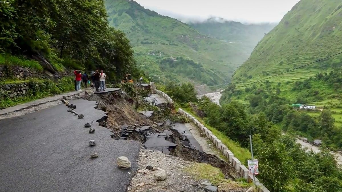 बादल फटने की वजह खास तरह के बादल होते हैं. (Photo: AP)