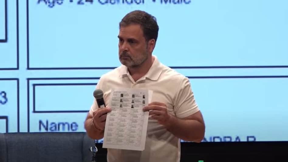 हाउस नंबर-0, पिता का नाम ITSDLHUG .... राहुल गांधी ने 'सबूतों' के साथ गिनाईं वोटर लिस्ट की गड़बड़ियां - Rahul Gandhi voter list mistakes bogus voting election commission congress ...