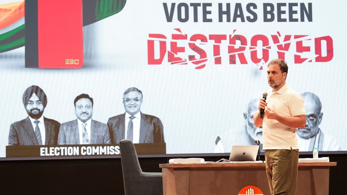 राहुल गांधी ने कांग्रेस मुख्यालय में एक प्रेस कॉन्फ्रेंस को संबोधित करते हुए गंभीर आरोप लगाए (Photo- PTI)