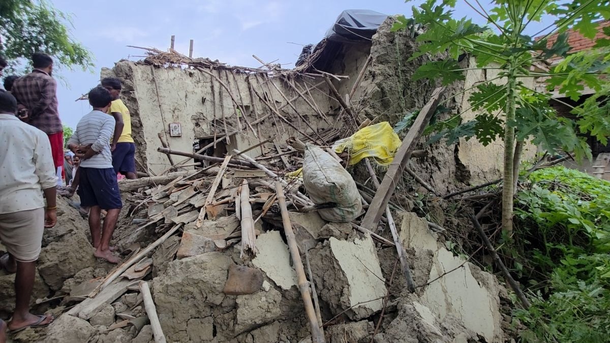 मकान गिरने से पिता-पुत्र की मौत. (Photo: Representational)