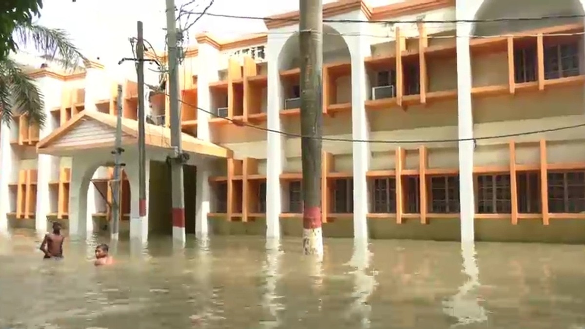 बाढ़ के चलते भागलपुर यूनिवर्सिटी में घुसा पानी. (Photo: Screengrab)