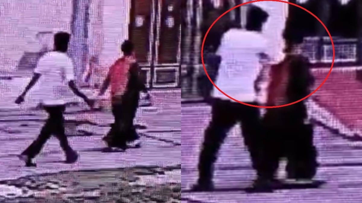 चेन झपटते बदमाश. (Photo: Sunil Kumar/ITG)