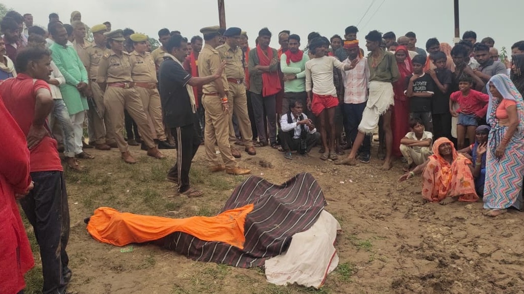 पुलिस ने चारों शव बरामद कर पोस्टमार्टम के लिए भेज दिया. (Photo: Siddhartha Gupta/ITG)