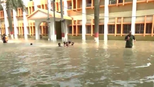 जायजा लेने आजतक की टीम भवनाथपुर पहुंची.(Photo: Rohit Singh/ITG)