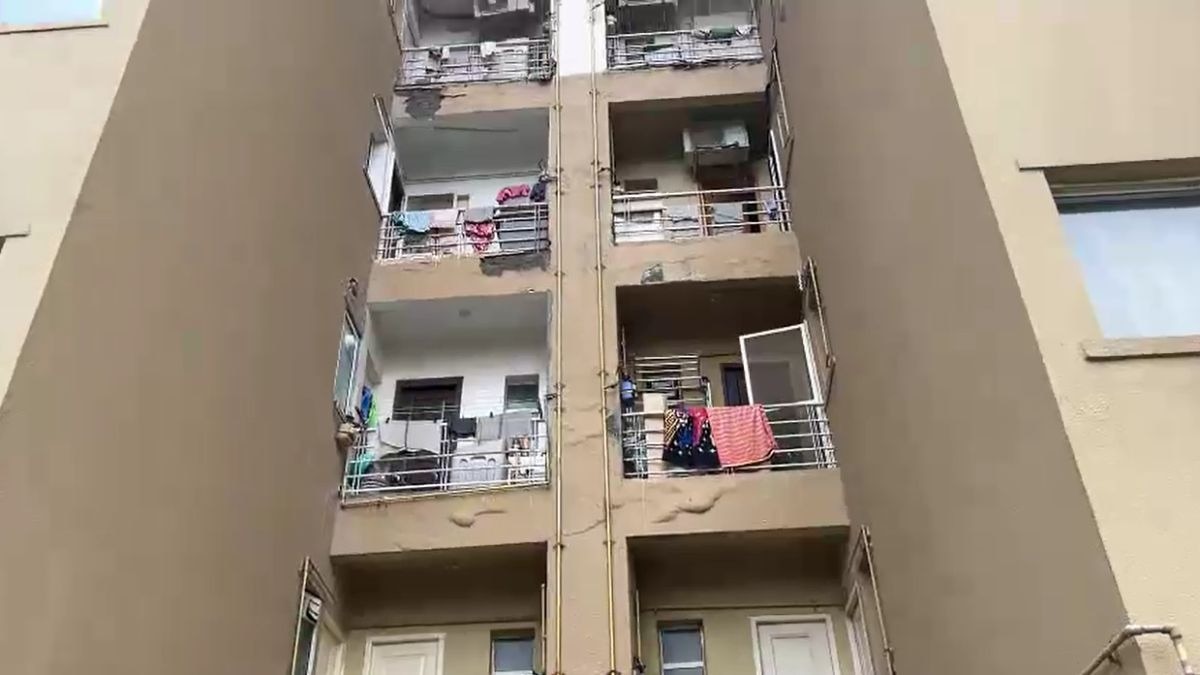 नोएडा के डे-केयर सेंटर में बच्ची के साथ की गई मारपीट. (Photo: ITG)