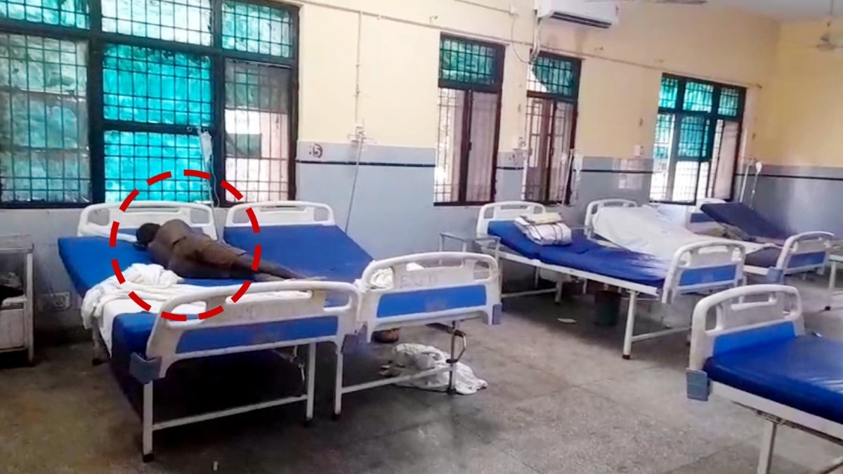 अस्पताल में ऐसे ही 11 घंटे तक पड़ा रहा शव (Photo : ITG)
