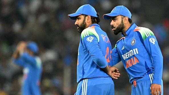 Virat Kohli (R) and Rohit Sharma