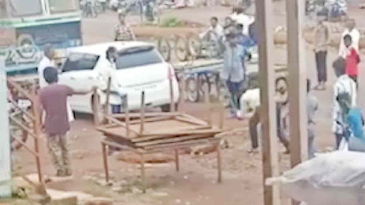 A disturbing case of stray dogs being brutally beaten has surfaced from Manna Ekhkheli village in Bidar district