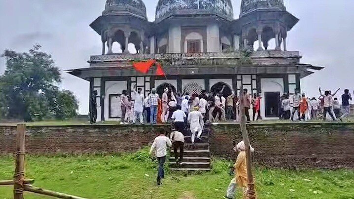 Controversy over a temple and a tomb in Fatehpur (Photo- Screengrab)
