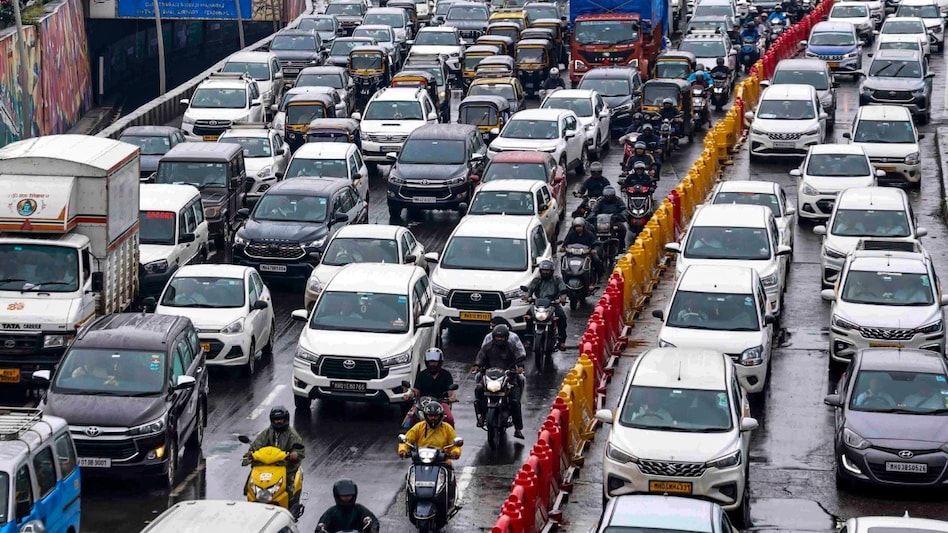 पुराने वाहनों को दिल्ली-NCR में ग्रीन सिग्नल... उनका क्या जिन्होंने जल्दबाजी में कबाड़ में बेच दी अपनी गाड़ियां? - No Ban for Old Vehicles in Delhi NCR Supreme Court ...