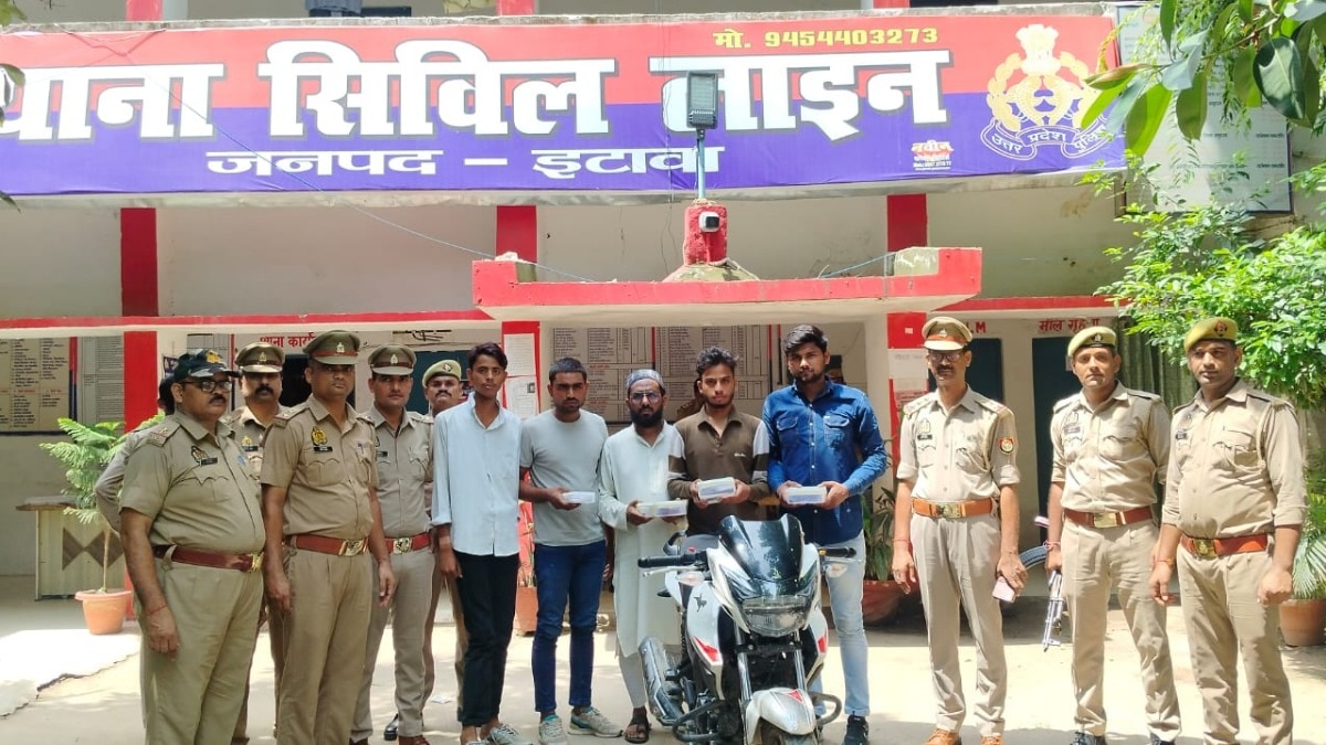 The Imam of the mosque arrested for buying and selling illegal pistols