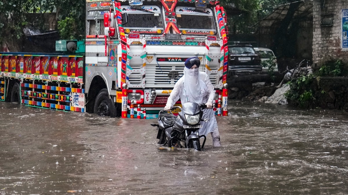 Heavy rain in Delhi caused a major accident