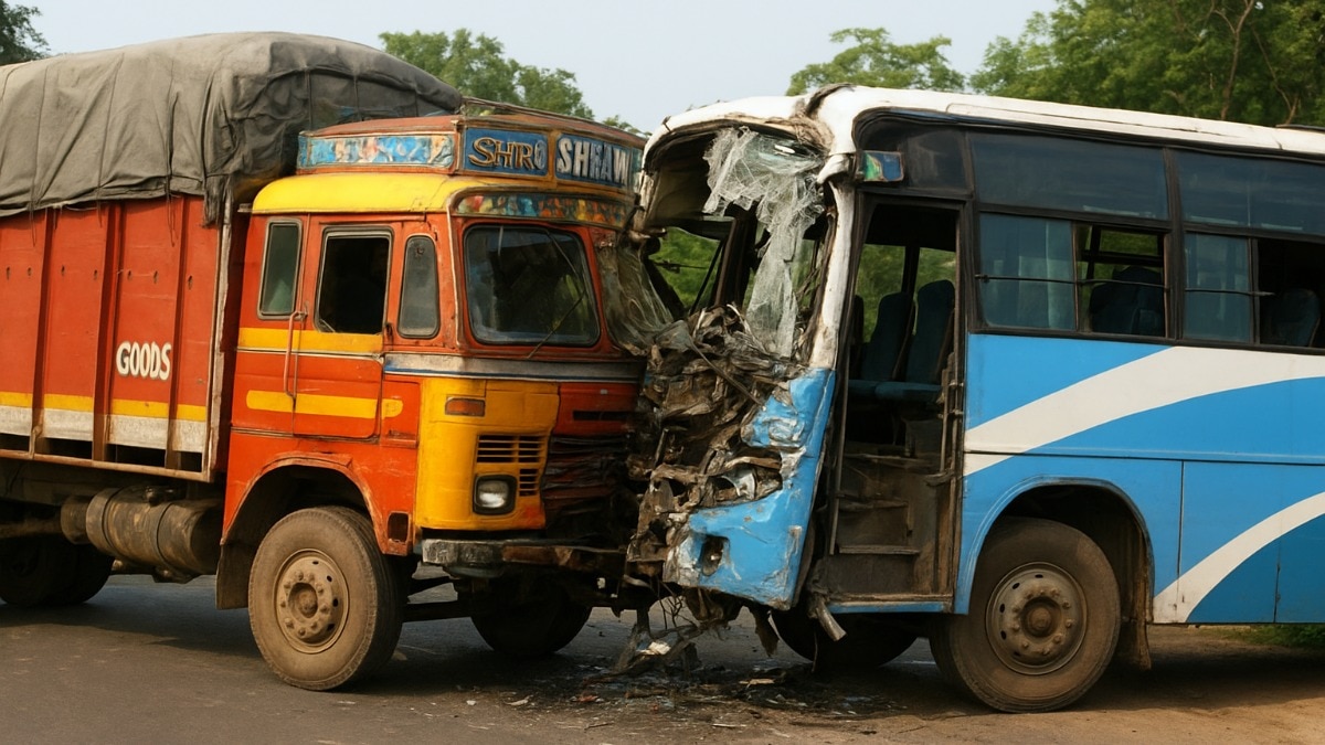 सड़क हादसे में 10 लोगों की मौत (Photo: AI-generated)