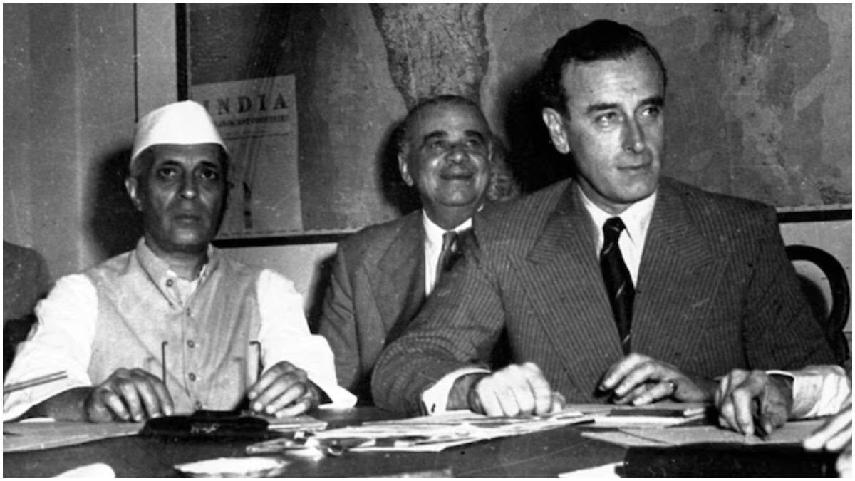 File photo of Nehru and Mountbatten (India Today Archives) 