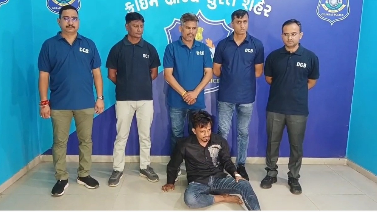 सूरत में कपड़ा कारोबारी हत्याकांड का मास्टरमाइंड अशफाक कौवा गिरफ्तार, पुलिस पर हमले के बाद गोली लगने से घायल