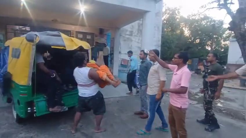 मां-बेटा और पोता की मौत.(Photo: Jahangir Alam/ITG)