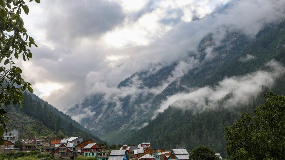 Weather Alert: पहाड़ों पर कुदरत का क्रोध! बादल फटने से इन राज्यों में भारी बारिश का अलर्ट, स्कूल भी बंद