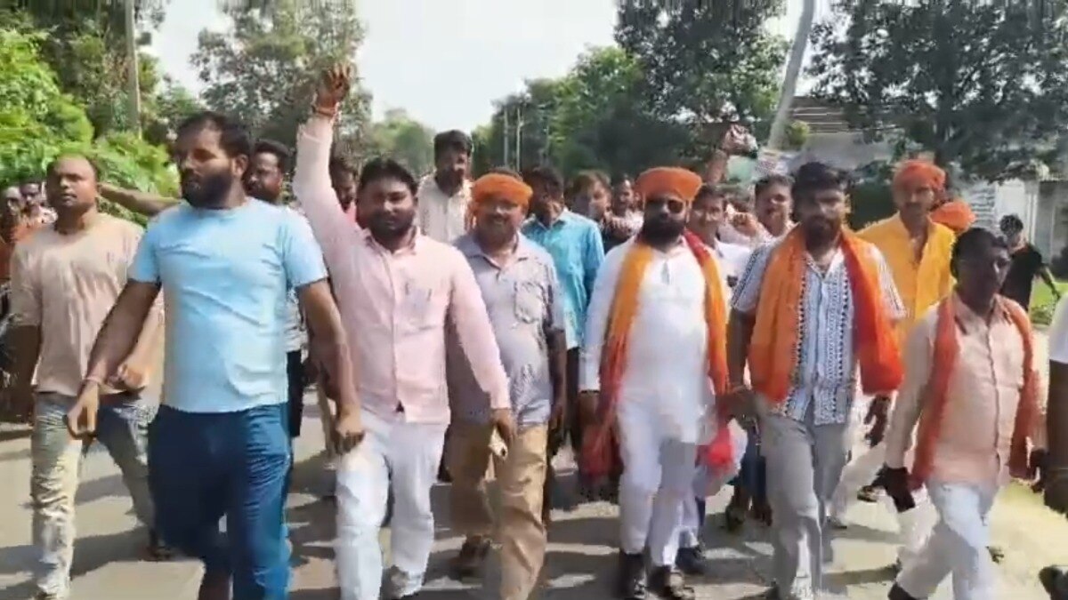 घटना से आक्रोशित हिंदू संगठनों के लोगों ने किया विरोध प्रदर्शन. (Photo: Santosh Singh/ITG)
