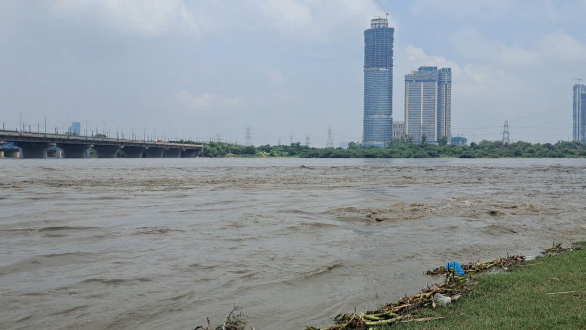 दिल्ली में यमुना का जलस्तर बढ़ा (File Photo: Ashutosh kumar/ITG)