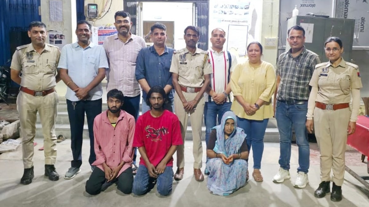 पुलिस गिरफ्त में महिला समेत तीनों आरोपी.