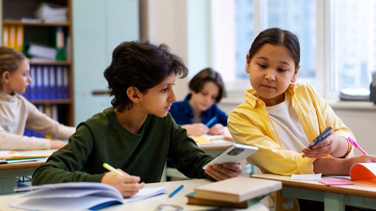 दिल्ली के स्कूलों में फीस नियंत्रण कानून लागू, जान लीजिए अब फीस बढ़ने के लिए स्कूलों को कौन-से नियमों का पालन करना होगा