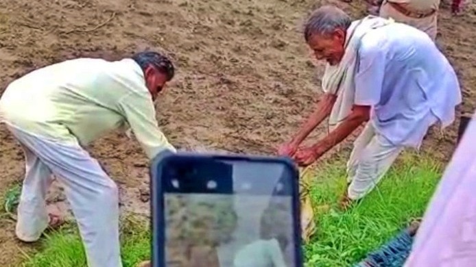 झांसी में कुएं में मिली महिला की लाश (Photo: ITG)