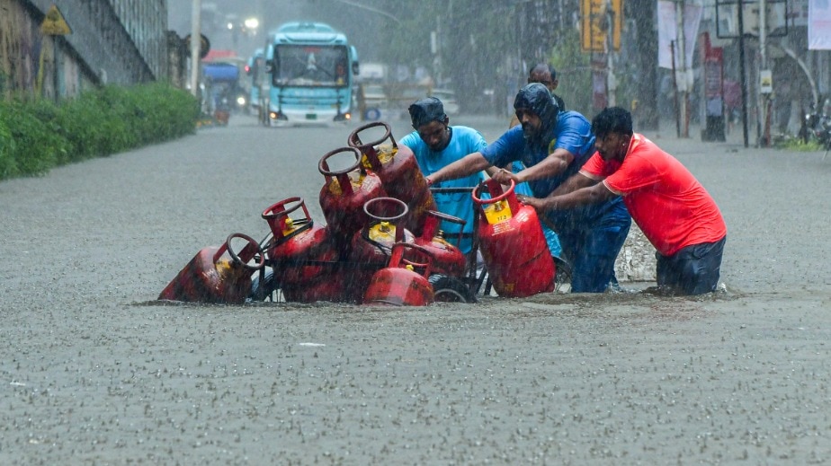 मुंबई में भारी बारिश का अलर्ट