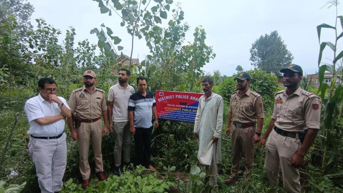 Anantnag Police Attaches Immovable Property of Active Terrorist in Bijbehara
