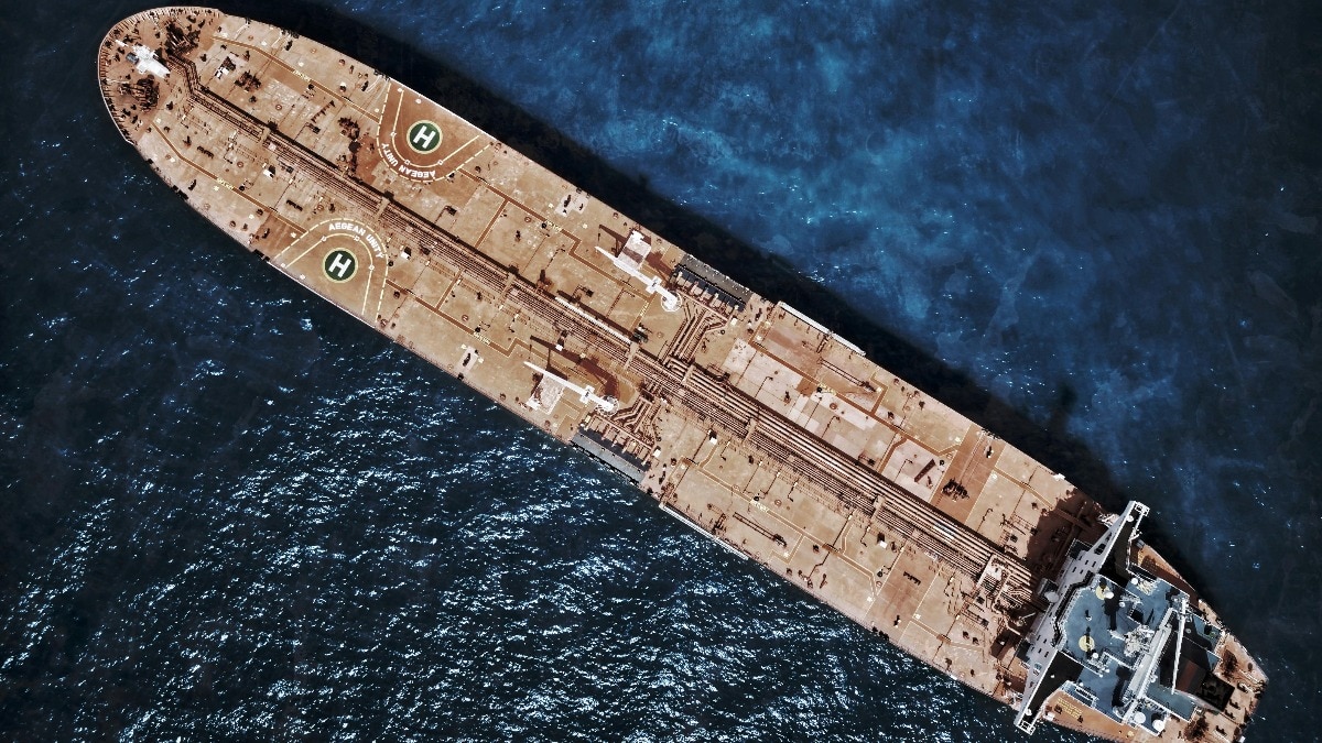 चीन रूस के अलावा ईरान से भी कच्चा तेल खरीद रहा है. (Photo: Pexels)