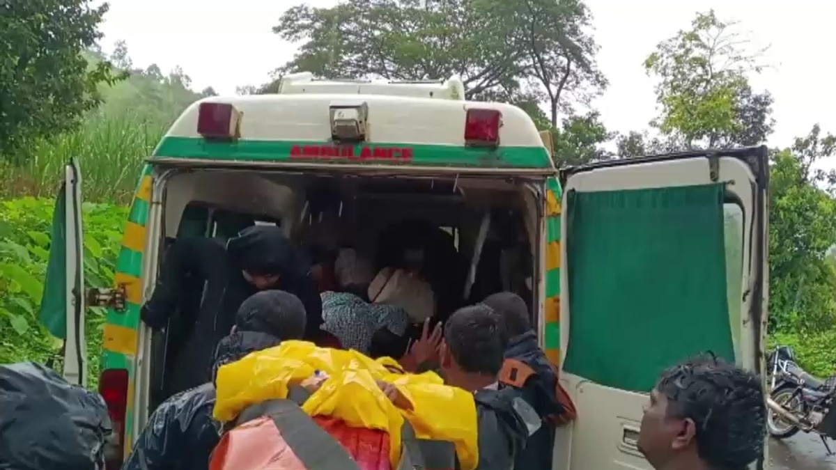 महिला की एंबुलेंस में हुई डिलीवरी. (Photo: Screengrab)