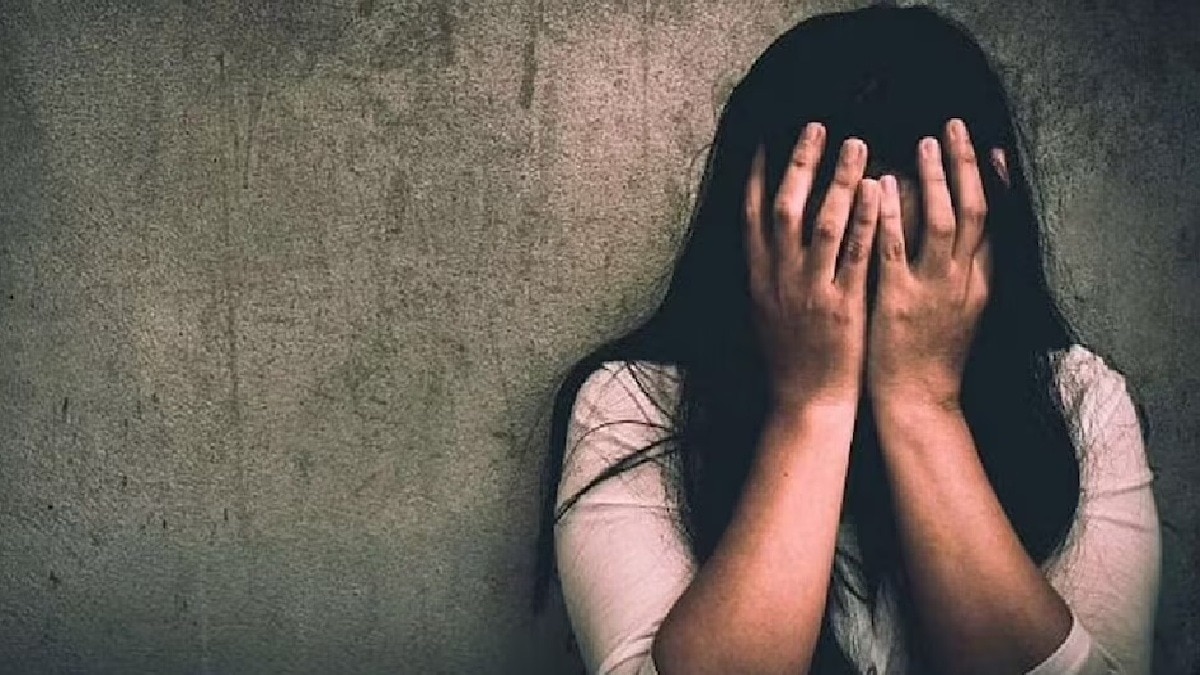 मुंबई में भूत भगाने के नाम पर महिला से किया रेप, परेशानियों से मुक्ति के लिए पहुंची थी तांत्रिक के पास - Baba raped a woman in the name of exorcising a