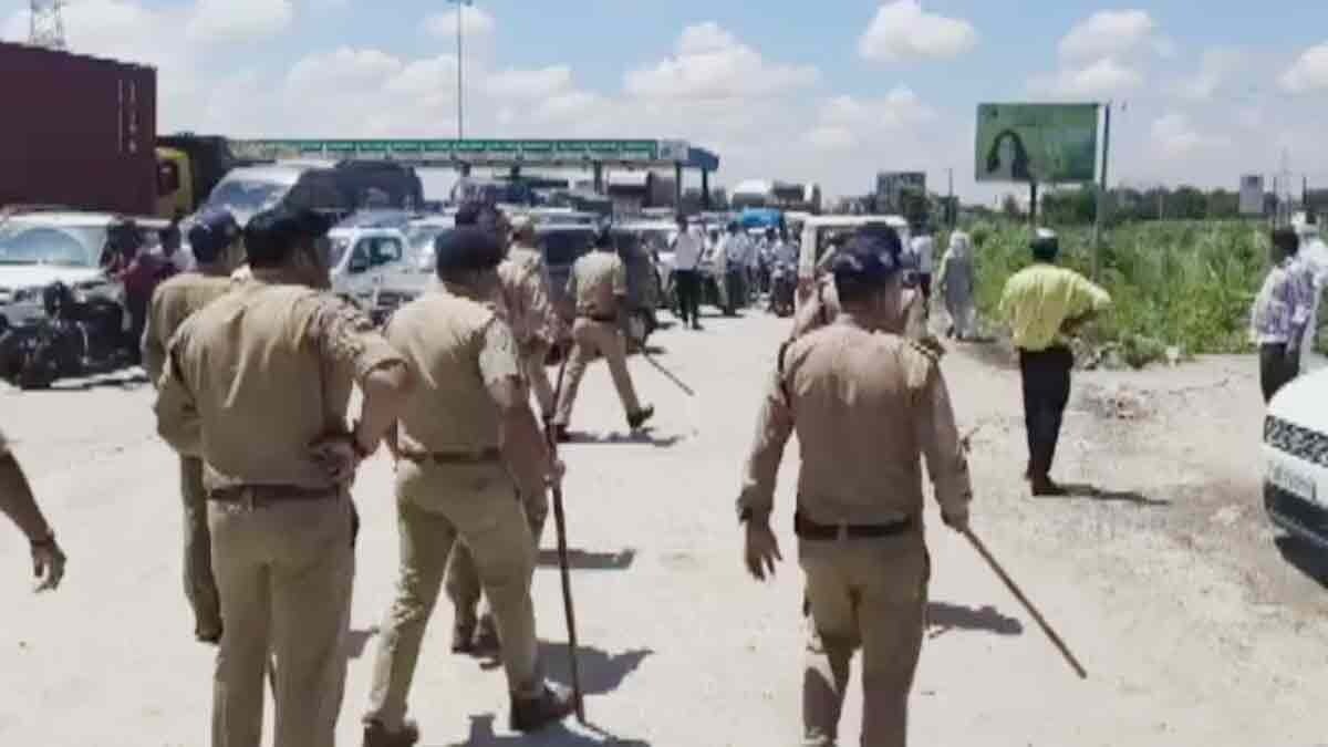 Lathicharge on farmers 