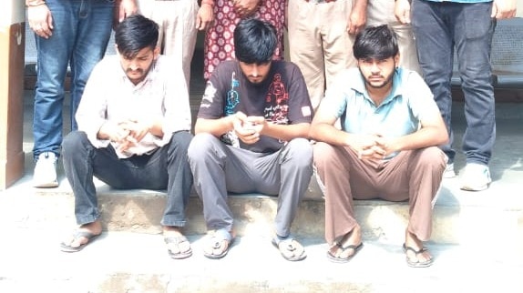 तीनों ठग गिरफ्तार (Photo: ITG)