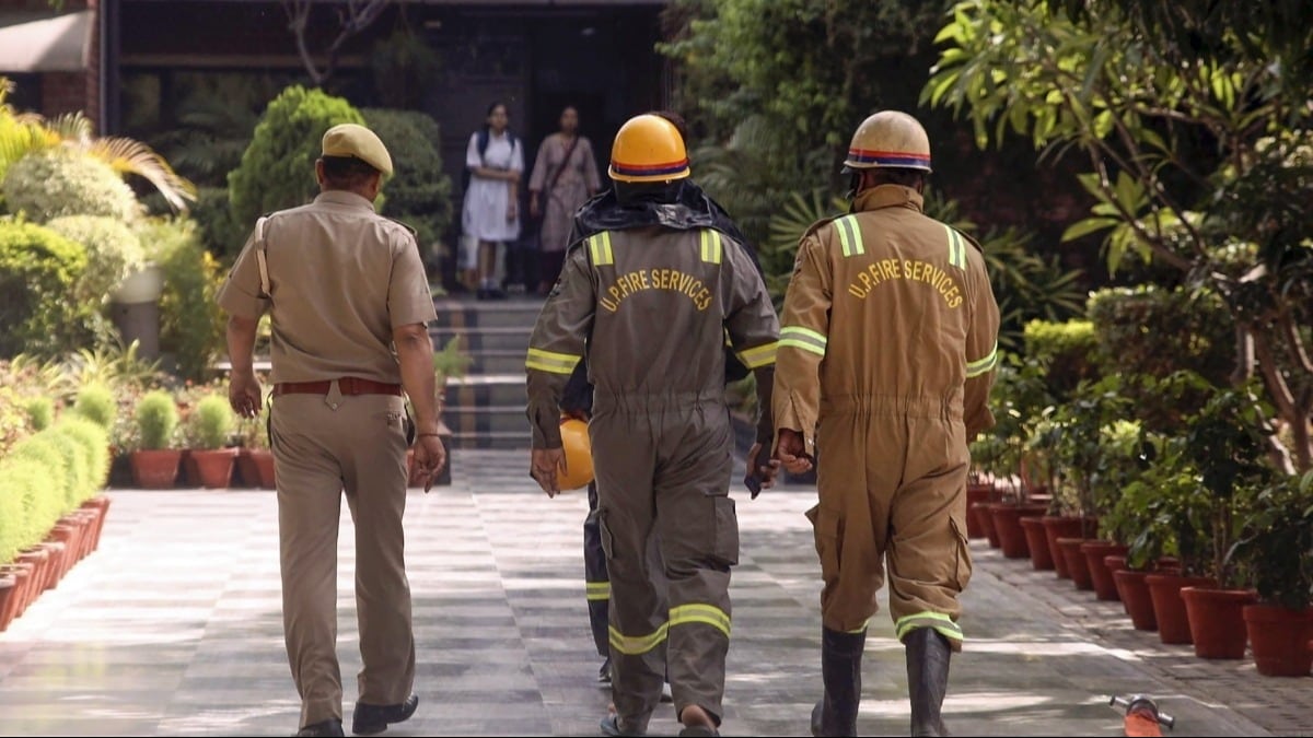 दिल्ली के स्कूल में फिर धमकी भरा मेल... सुबह 7 बजे मिली जानकारी - Delhi bomb threat received school in Dwarka Sector 7 via email rttw - AajTak