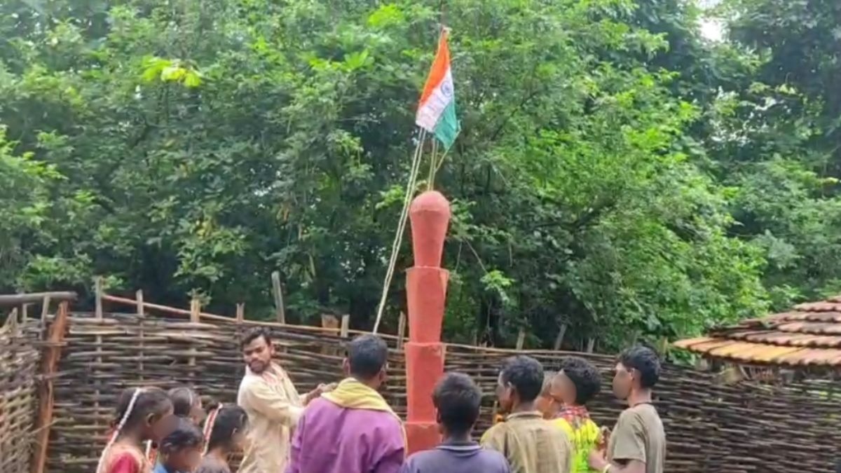 तिरंगा फहराने वाले युवक की नक्सलियों ने की हत्या. (Photo: Screengrab)