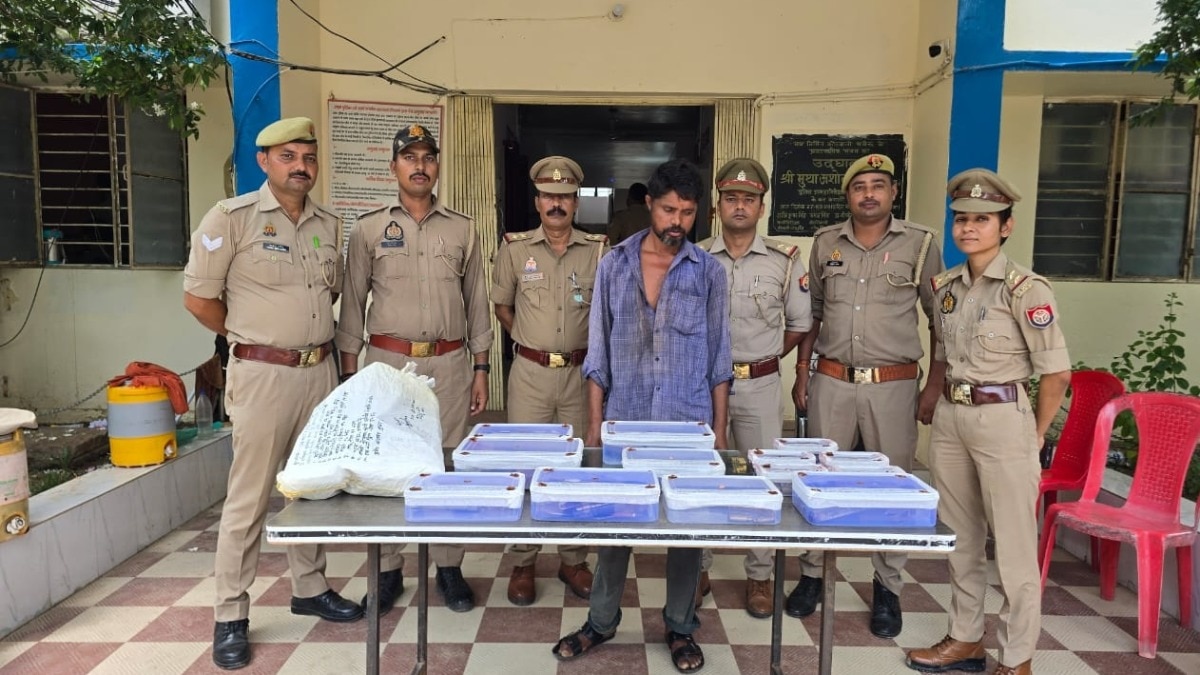 पुलिस गिरफ्त में अवैध हथियार बनाने वाला आरोपी. (Photo: Siddharth Gupta/ITG)