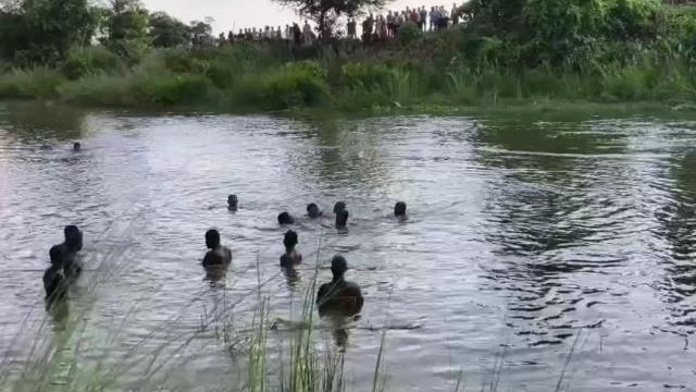 BSF जवान ने बेटे के साथ नहर में लगाई छलांग- (Photo: Representational)